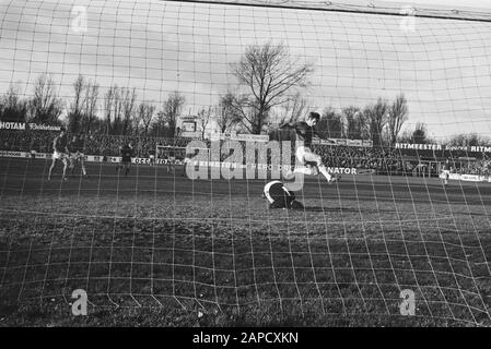 ADO v Volendam 2-1 Data: 22 Novembre 1970 Parole Chiave: Sport, football Nome dell'istituto: ADO Foto Stock