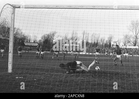 ADO contro Volendam 2-1; obiettivo da Mansveld Data: 22 Novembre 1970 Parole Chiave: Obiettivi, sport, calcio Foto Stock