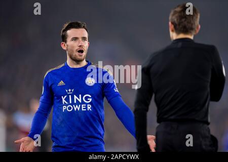 Leicester, Regno Unito. 22nd Gen 2020. Ben Chilwell di Leicester City sostiene con l'assistente arbitro durante la partita della Premier League tra Leicester City e West Ham United al King Power Stadium il 22nd gennaio 2020 a Leicester, Inghilterra. (Foto di Daniel Chesterton/phcimages.com) Credit: PHC Images/Alamy Live News Foto Stock