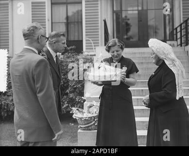 Visita antichi di giorni Soestdijk Data: 22 giugno 1955 Parole Chiave: Visite, anziani Nome dell'istituzione: Palace Soestdijk Foto Stock