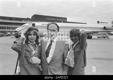 Air Holland prende Boeing 727 in uso a Schiphol; Dr. John Block con assistenti di volo e aeromobili Data: 2 aprile 1985 Località: Noord-Holland, Schiphol Parole Chiave: STEWARDESSEN, Aircraft Nome personale: Air Holland, Dr. John Block Foto Stock