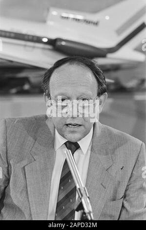 Air Holland utilizza il Boeing 727 a Schiphol; dr. John Block, headline Data: 2 aprile 1985 Località: Noord-Holland, Schiphol Nome personale: Air Holland, dr. John Block Foto Stock