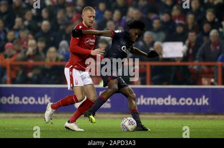Reading’s Ovie Ejaria in azione durante la partita del campionato Sky Bet al City Ground di Nottingham. Foto Stock