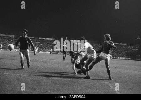 AJAX contro AZ67 3-0, addio al trainer Kovacs, momento del gioco Data: 19 maggio 1973 Parole Chiave: Leaving Trainer, sport, calcio Nome istituzione: AJAX Foto Stock