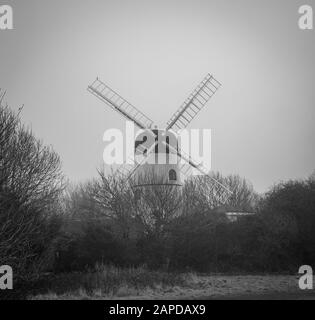 Waterhall Mill, noto anche come Westdene Windmill a Patcham, Brighton & Hove, East Sussex, Regno Unito Foto Stock