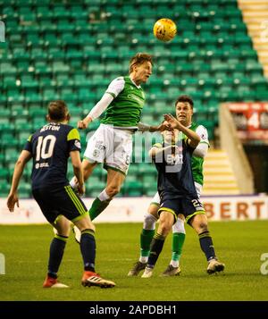 Edimburgo, Scozia, Regno Unito. 22nd gennaio 2020. Ladbrokes Scottish Premiereship - Hibernian / Hamilton Academcal. Easter Road Stadium, Edimburgo, Midlothian, Regno Unito. 22nd Gen 2020. Spettacoli in PIC: Il centrocampista lituano Hibs, Vykintas Slivka, libera il pericolo durante la prima metà, mentre Hibs ospita l'Hamilton Accies allo Easter Road Stadium, Edimburgo. Merito: Ian Jacobs/Alamy Live News Foto Stock