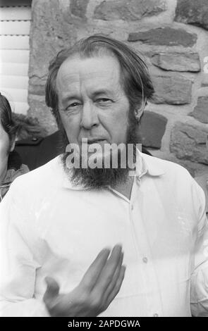 Lo scrittore russo Alexander Solzhenitsyn è stato espulso dalla Russia e ora risiede nella casa di Heinrich Böll; Foto Stock