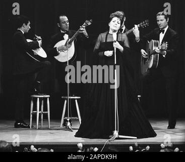 Amalia Rodrigues al Grand Gala du Disque Populaire a Congrescentrum (Paesi Bassi). 7 Marzo 1969; Foto Stock