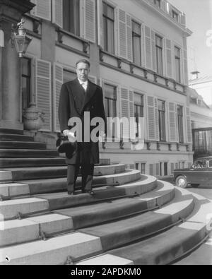 Ambasciatore di Bolivia Paz Estenssora offre credenziali al Palazzo Soestdijk Data: 14 ottobre 1958 Parole Chiave: LETTERE di CREDIY Nome personale: Ambasciatore di Bolivia Paz Estenssora Nome dell'istituzione: Paleis Soestdijk Foto Stock