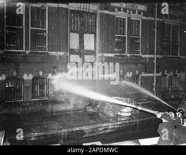 Brand At Vettewinkel Amsterdam Data: 20 Marzo 1948 Località: Amsterdam, Noord-Holland Parole Chiave: Burning Foto Stock