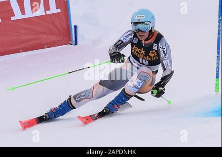 Sestriere, Italia. 19th Gen 2020. Sestriere, Italia, 19 Jan 2020, truppe katharina (aut) durante LA Coppa del mondo DEL CIELO - parallelo Donna Slalom gigante - Sci - credito: LM/Danilo Vigo credito: Danilo Vigo/LPS/ZUMA Wire/Alamy Live News Foto Stock