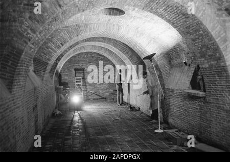 Museo storico di Amsterdam quasi pronto. Corridoio con volte sotto l'edificio Data: 11 Novembre 1969 posizione: Amsterdam, Noord-Holland Parole Chiave: Edifici, musei Foto Stock