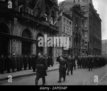 Reportage Militare Descrizione: Defilé. Truppe di marcia Annotazione: I soldati sono vestiti in uniformi americane Data: 1939 Dubbia - probabilmente 1945 Parole Chiave: Militare Foto Stock