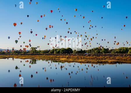 Vista mattutina del famoso evento Albuquerque International Balloon Fiesta al New Mexico Foto Stock