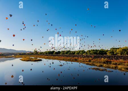 Vista mattutina del famoso evento Albuquerque International Balloon Fiesta al New Mexico Foto Stock