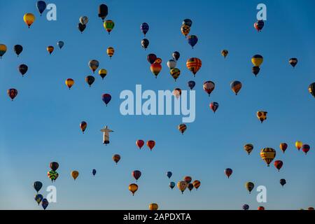 Vista mattutina del famoso evento Albuquerque International Balloon Fiesta al New Mexico Foto Stock