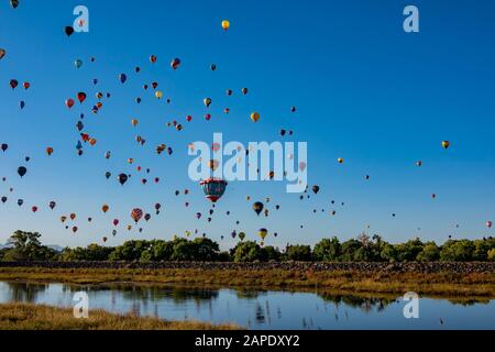 Vista mattutina del famoso evento Albuquerque International Balloon Fiesta al New Mexico Foto Stock