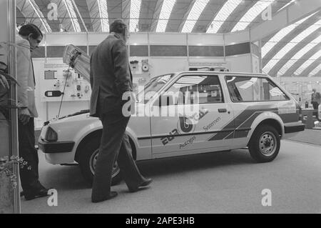 Fiera automobilistica della RAI; vettura passeggeri che può funzionare a gas naturale, secondo la società molto più pulita delle auto a benzina Data: 25 marzo 1985 Parole Chiave: GAS naturale, automobili, fiere Nome istituto: Rai Foto Stock