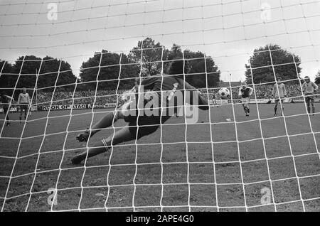 AZ67 contro Ajax 1-1, pena di AZ Data: 30 settembre 1973 Parole Chiave: Sport, calcio Istituto Nome: AJAX Foto Stock