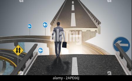 L imprenditore pronto a superare il ponte rotto Foto Stock