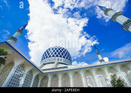 La Famosa Moschea Blu Chiamata Masjid Sultan Salahuddin Abdul Aziz Shah A Shah Alam Selangor, Kuala Lumpur, Malesia. Foto Stock