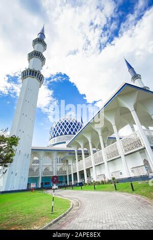 La Famosa Moschea Blu Chiamata Masjid Sultan Salahuddin Abdul Aziz Shah A Shah Alam Selangor, Kuala Lumpur, Malesia. Foto Stock