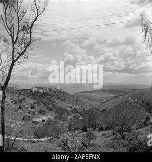 Israele 1948-1949: Haifa Descrizione: Montagne intorno alla città, visto dal Karmelberg Data: 1948 posizione: Haifa, Israele, Carmel Parole Chiave: Montagne, panorami, nuvole Foto Stock