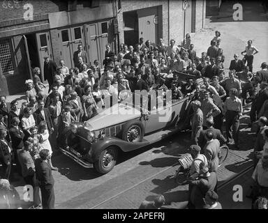 Auto di Hitler con un'imitazione di Charlie Chaplin Data: 28 luglio 1947 Parole Chiave: Automobili, imitazioni Nome personale: Chaplin, Charlie, Hitler, Adolf Foto Stock