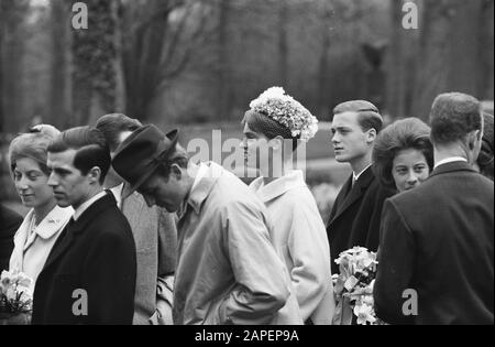 Visita gli ospiti reali Keukenhof (Fabiola e Boudewijn Data: 2 maggio 1962 Parole Chiave: Ospiti, visite Nome personale: Boudewijn, Fabiola, Regina del Belgio Foto Stock