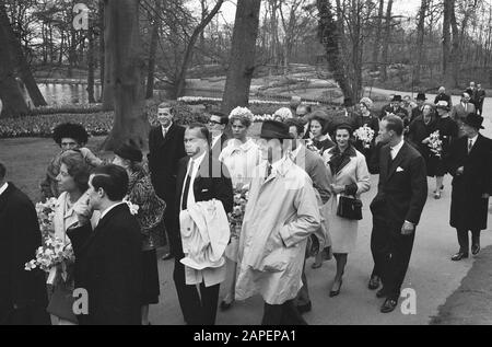 Visita gli ospiti reali Keukenhof (Fabiola e Boudewijn Data: 2 maggio 1962 Parole Chiave: Ospiti, visite Nome personale: Boudewijn, Fabiola, Regina del Belgio Foto Stock