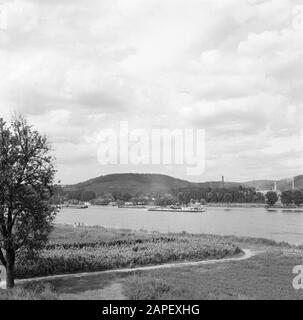 Navigazione sul Reno, reportage sulla vita e sul lavoro a bordo di una nave del Reno Descrizione: Navi interne sul Reno Data: 1 aprile 1955 Ubicazione: Germania, Germania occidentale Parole Chiave: Vie navigabili interne, paesaggi, fiumi Foto Stock