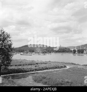 Navigazione sul Reno, reportage sulla vita e sul lavoro a bordo di una nave del Reno Descrizione: Navi interne sul Reno Data: 1 aprile 1955 Ubicazione: Germania, Germania occidentale Parole Chiave: Vie navigabili interne, paesaggi, fiumi Foto Stock