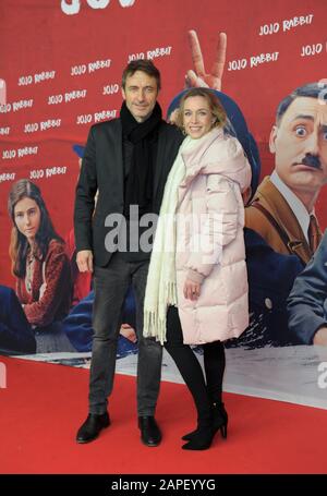 Guido Broseit und Julika Wagner bei der Premiere des Kinofilms Jo Jo Jo Rabbit im Kino Internatiomal a Berlino am 22.01.2020 Foto Stock