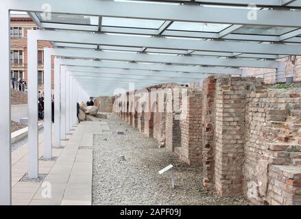 Berlino, Germania - 30 dicembre: rovinato edificio della sede centrale SS in museo Topografia del terrore su dicembre 30, 2019, Berlino Foto Stock