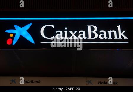Lo spagnolo più grande risparmio bancario La Caixa visto in Spagna. Foto Stock