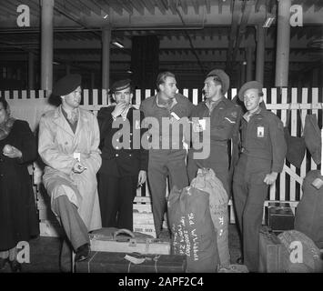 Debarkatie Johan van Oldenbarneveld Data: 20 Febbraio 1950 Parole Chiave: Crew Nome personale: Johan van Oldenbarneveld Foto Stock