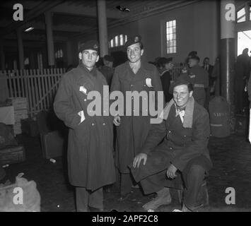 Debarkatie Johan Van Oldenbarneveld, Vlaardingen Data: 20 Febbraio 1950 Luogo: Vlaardingen, South-Holland, South-Holland Parole Chiave: Crew Nome Personale: Johan Van Oldenbarneveld Foto Stock