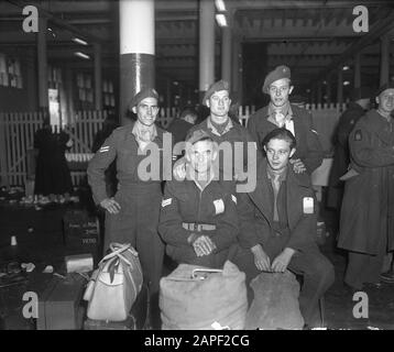 Debarkatie Johan Van Oldenbarneveld, Delft Data: 20 February 1950 Luogo: Delft, South-Holland Parole Chiave: Crew Nome Personale: Johan Van Oldenbarneveld Foto Stock