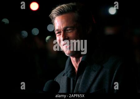 Santa Barbara, California, Stati Uniti. 22nd gennaio 2020. Oscar ha nominato l'attore Brad Pitt al Santa Barbara Film Festival di Santa Barbara, California. Pitt è stato nominato per un Academy Award per il suo ruolo in Una Volta a Hollywood. Credito: Daniel Dreifuss/Alamy Live News Foto Stock