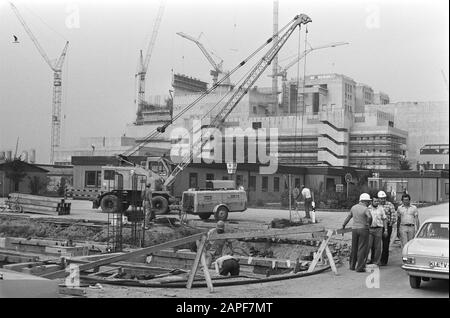 Muro di costruzione intorno alla centrale nucleare di Kalkar Data: 1 settembre 1977 Parole Chiave: Centrali nucleari Nome personale: Kalkar Foto Stock