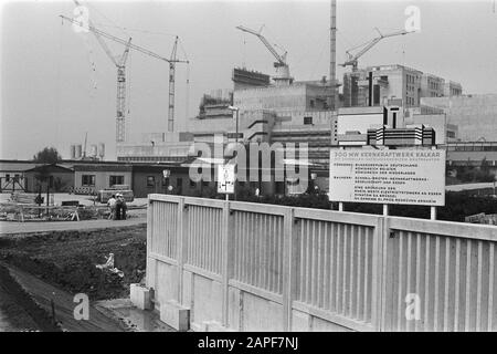 Muro di costruzione intorno alla centrale nucleare di Kalkar Data: 1 settembre 1977 Parole Chiave: Centrali nucleari Nome personale: Kalkar Foto Stock