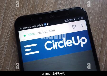 Sito Web aziendale di CircleUp FinTech visualizzato su uno smartphone moderno Foto Stock