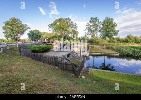 Serratura Debowo - prima serratura sul canale Augustow dal Biebrza, vicino al villaggio di Debowo, Podlaskie Voivodato in Polonia Foto Stock