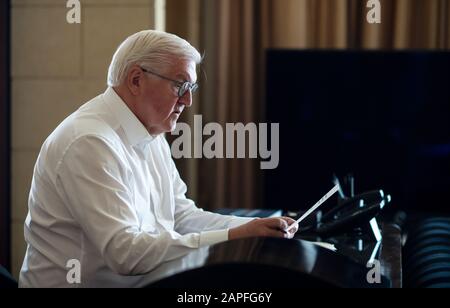 Gerusalemme, Israele. 23rd Gen 2020. Il Presidente federale Frank-Walter Steinmeier si sta preparando nella sua suite al King David Hotel per il suo discorso al 5th World Holocaust Forum 'Remembering the Holocaust: Fighting Anti-Semism' a Yad Vashem. Il Presidente federale Steinmeier e sua moglie saranno in Israele per due giorni in occasione della commemorazione della liberazione del campo di concentramento di Auschwitz 75 anni fa. Credito: Bernd Von Jutrczenka/Dpa/Alamy Live News Foto Stock