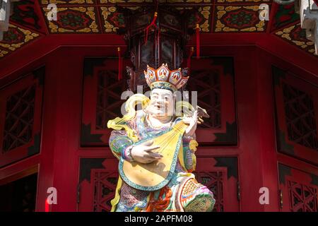 Hongkong, Cina - Novembre 2019: Scultura classica, tradizionale, cinese nel Tempio di Wong Tai Sin, un punto di riferimento storico a Hong Kong Foto Stock