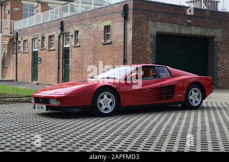 Ferrari Testarossa classica in rosso Foto Stock