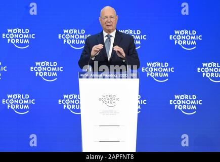 (200123) -- DAVOS, 23 gennaio 2020 (Xinhua) -- Klaus Schwab, fondatore e presidente esecutivo del World Economic Forum (WEF), interviene alla riunione annuale del WEF a Davos, Svizzera, 21 gennaio 2020. (Xinhua/Guo Chen) Foto Stock