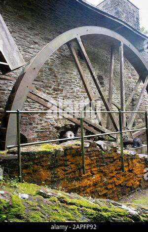 Ruota d'acqua al Forno Dyfi, Machynlleth, Galles Foto Stock