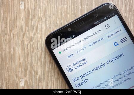 Boehringer Ingelheim sito web aziendale visualizzato su uno smartphone moderno Foto Stock