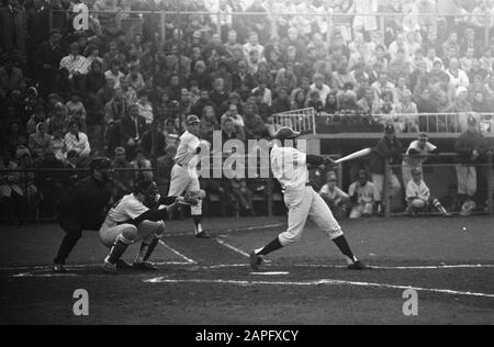 Haarlem Baseball Week Descrizione: California Stags contro i Paesi Bassi; Hudson John a combattere durante il 2nd inning Data: 25 Giugno 1969 posizione: Haarlem, Noord-Holland Parole Chiave: Baseball, giocatori Foto Stock